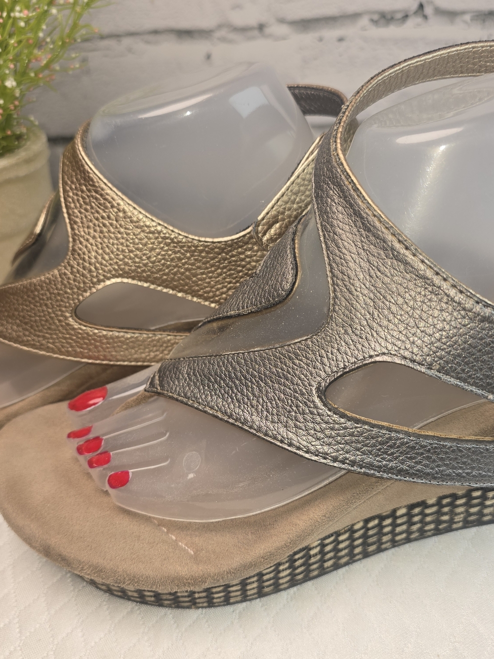 MODZORI WOMENS ZOEY 5 FLIPS REVERSABLE GOLD PEWTER THONG SANDAL WEDGE 9 - Picture 10 of 14